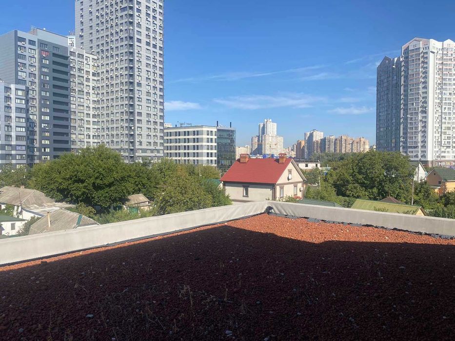 Будинок 500м2.Всі комунікаїї підключено. 200м до метро Осокорки