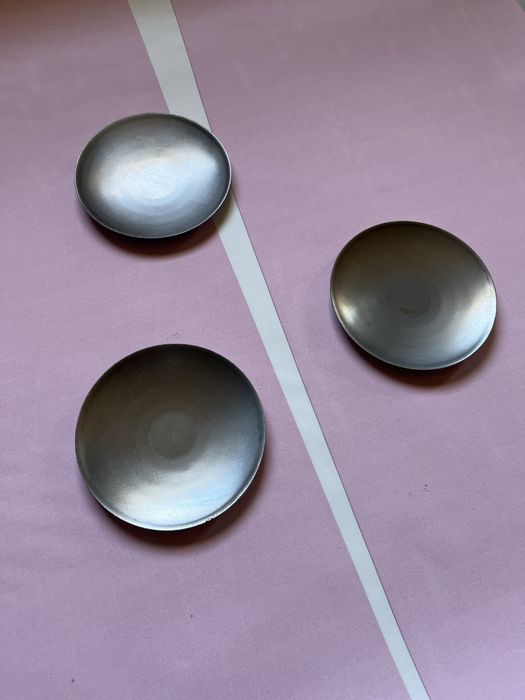 Podstawki metalowe przetloczone z blachy czarnej