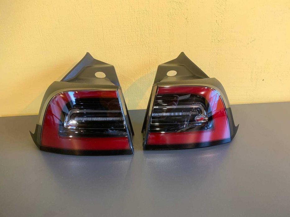Ліхтар, Фонарь Tesla model 3 (USA) 3 pin; 1077397 1077398