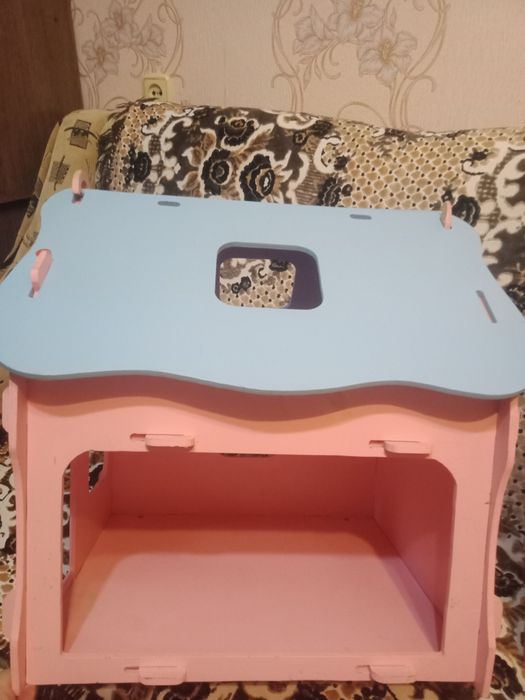 Дитячий іграшковий будиночок