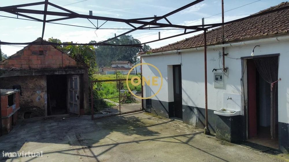 Moradia T3 em Oliveira de Azeméis para restauro