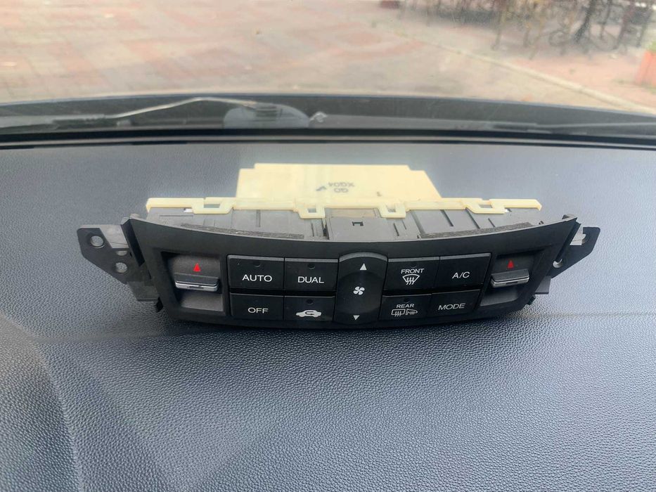 Блок управління кліматом (печка) Honda Accord VIII (2008-2012)