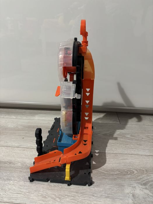 Hot Wheels City Wyścigowy warsztat opon