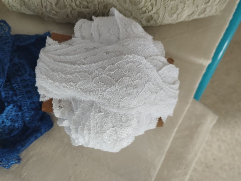 Rendas e fitas várias