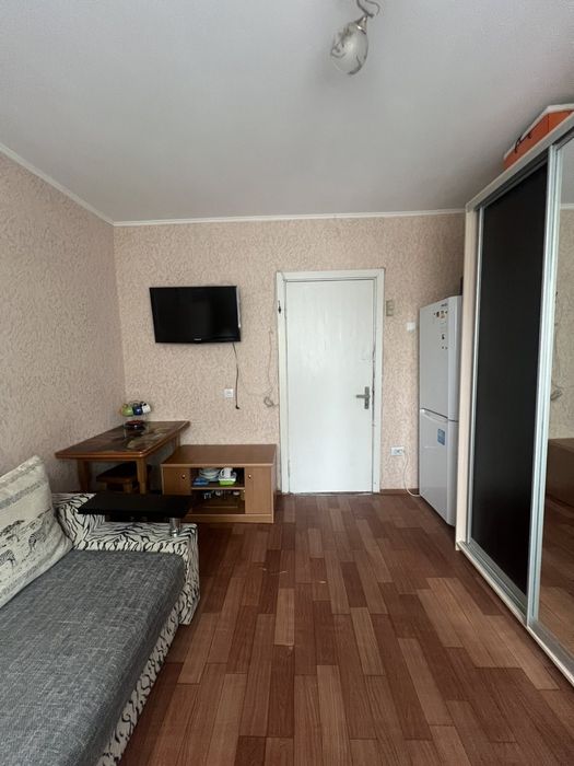 Продам гарну  кімнату з ремонтом та меблями!Світло не відключають!