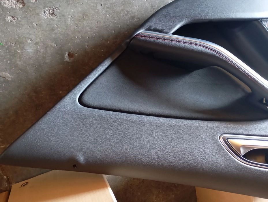 MERCEDES A W176 FORRA / QUARTELA PORTA TRAS DIREITA - FP027