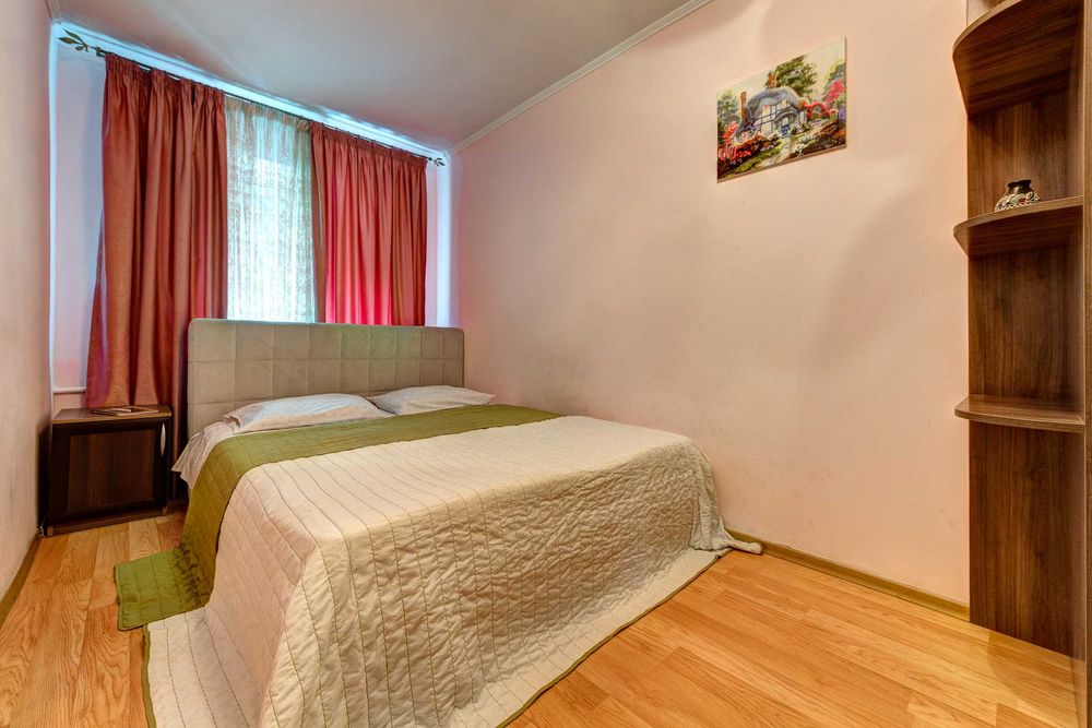 Аренда посуточно трех комнатной квартиры ул Коновальца 29а