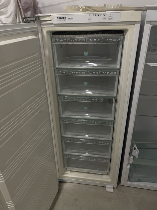 Conjunto Frigorífico Liebherr + Arca Vertical Miele (Encastre / Gama Alta)