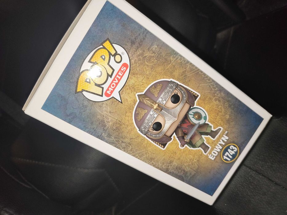 Funko Pop! Éowyn #1743 — CHASE — Lord of the Rings