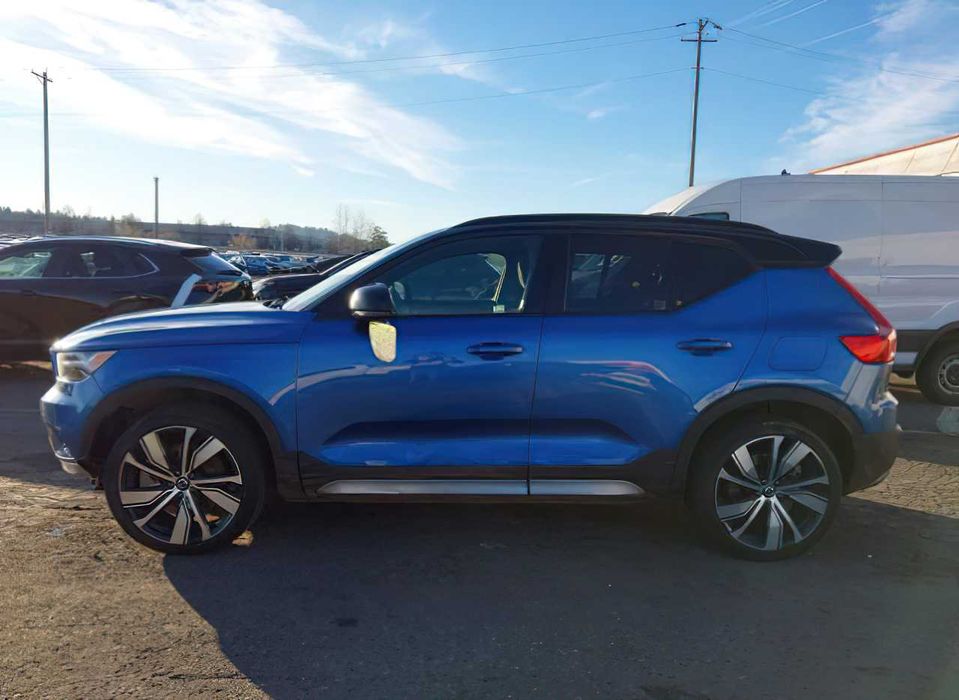 Volvo XC40 Recharge Pure Electric P8      2021