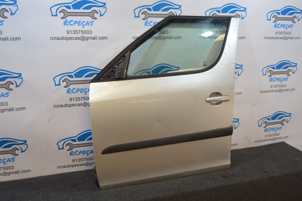PORTA FRENTE FRONTAL ESQUERDA SKODA ROOMSTER I 1 MK1 5J 5J7 FECHO