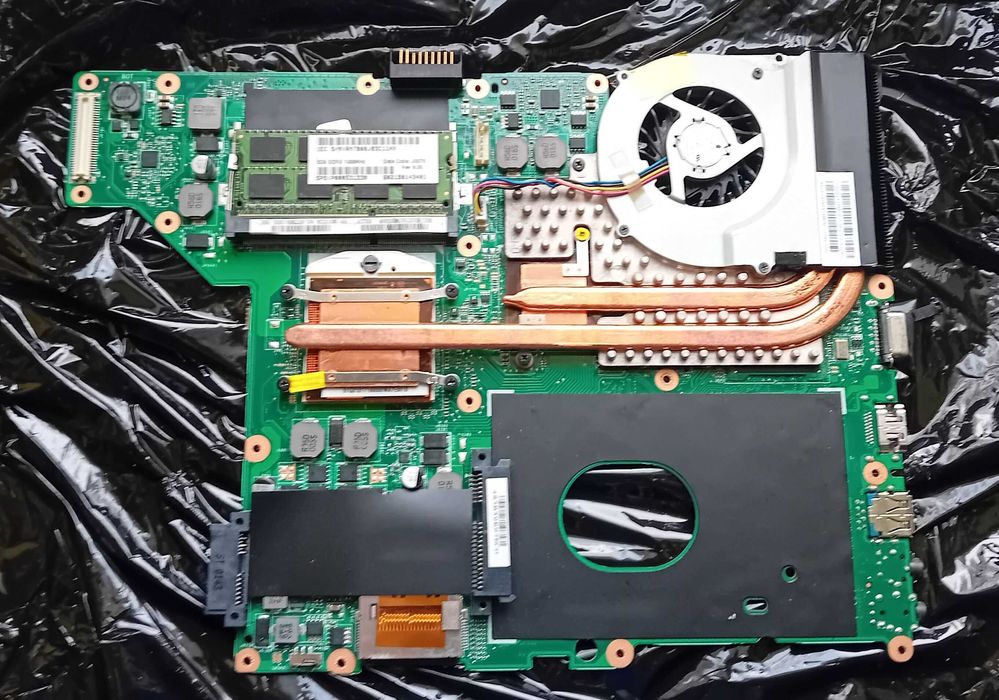 płyta główna Asus N82J: Intel Core i3 z pamięcia i dyskiem 500 GB