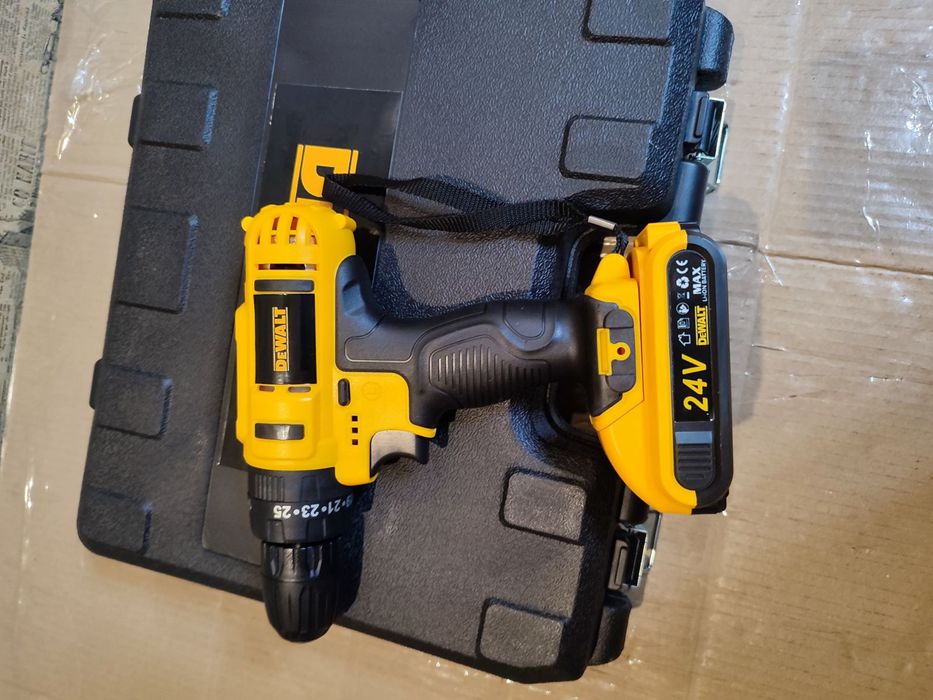 Акумуляторний DeWalt шуруповерт Ударный 24V з набором інструментів у к