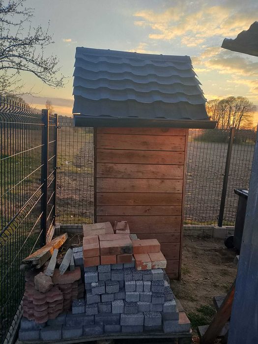 Toaleta drewniana na budowę