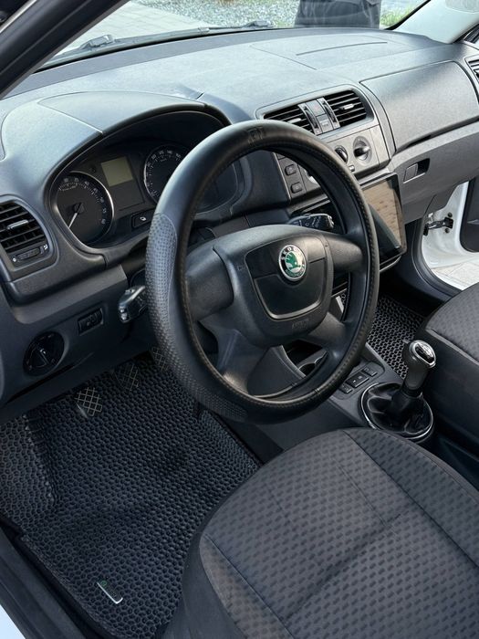 Scoda fabia………..