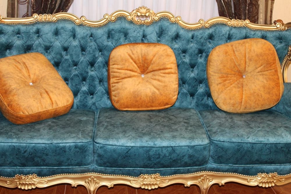 Vendo sofás completamente restaurados sem uso