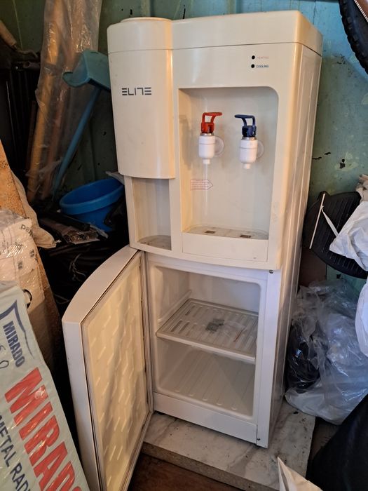 Кулер для води .