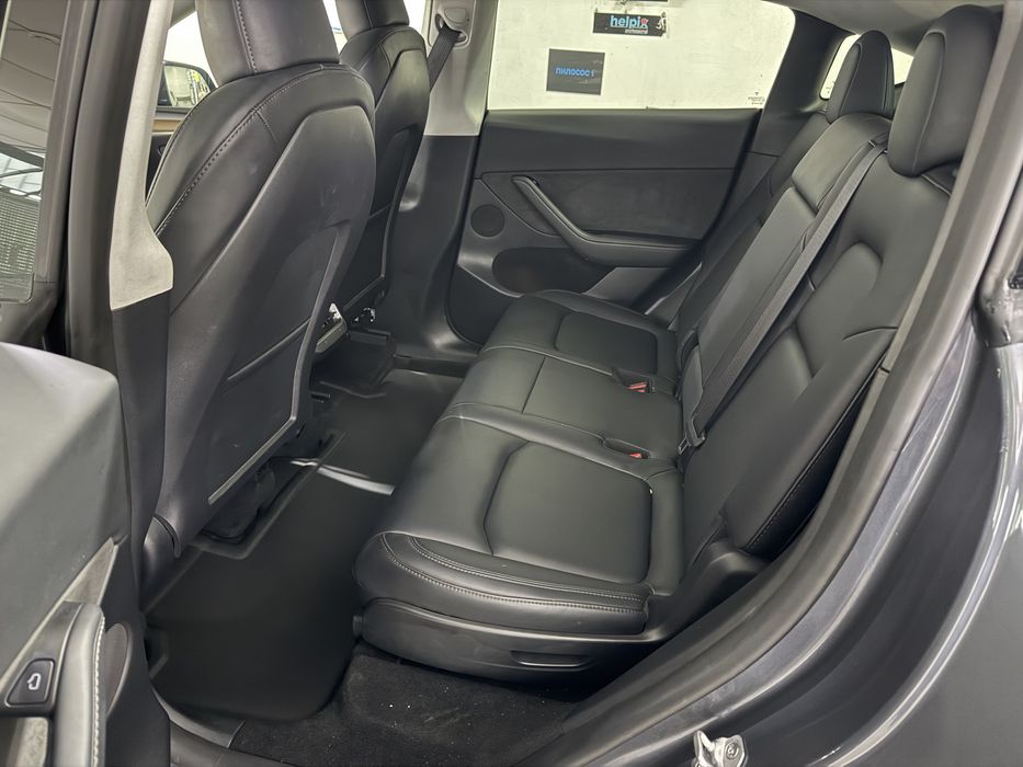 Tesla Model Y Long Range AWD, 7 місць