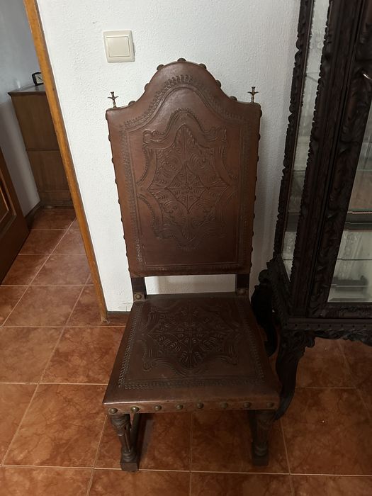 Cadeiras de Couro Antigas