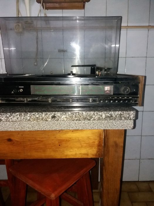 Aparelhagem gira discos e gira discos individual