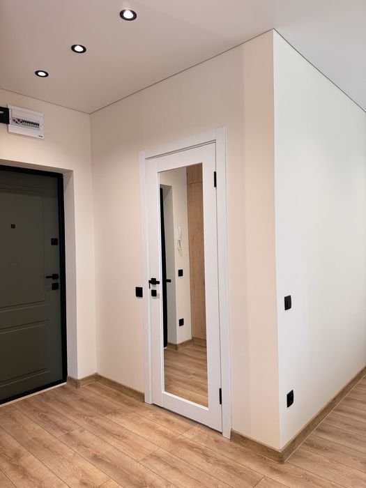 Продаж однокімнатної квартири з диваном| Центр | Однушка | 1,5 к |