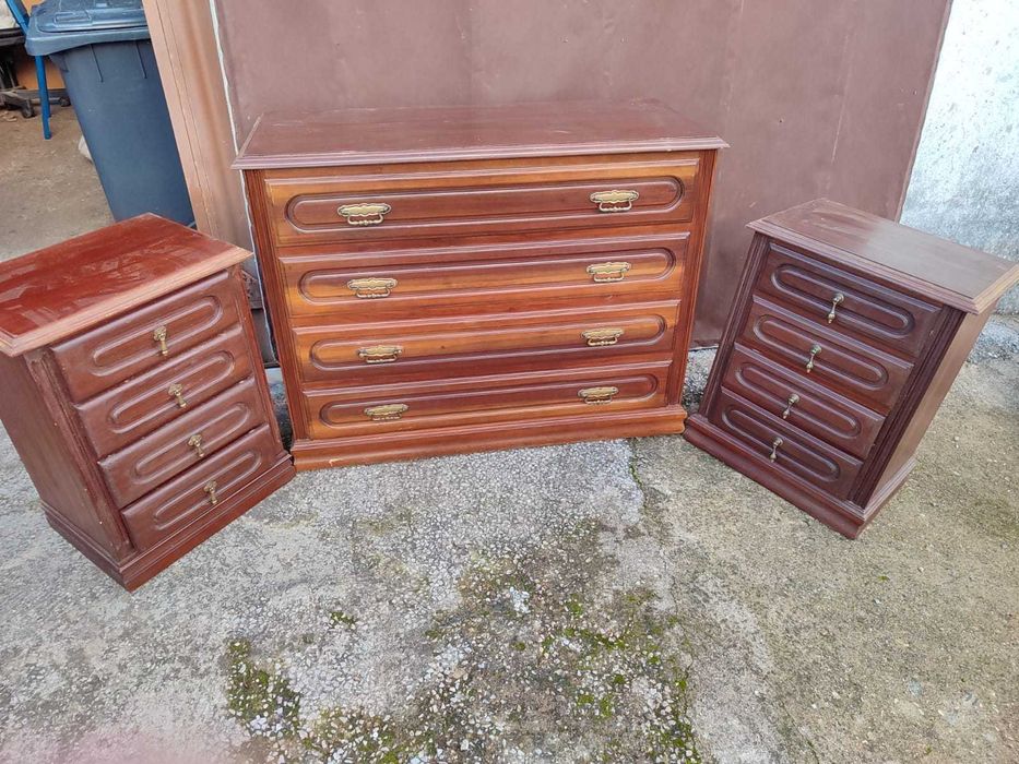 Cômoda com duas mesas cabeceiras