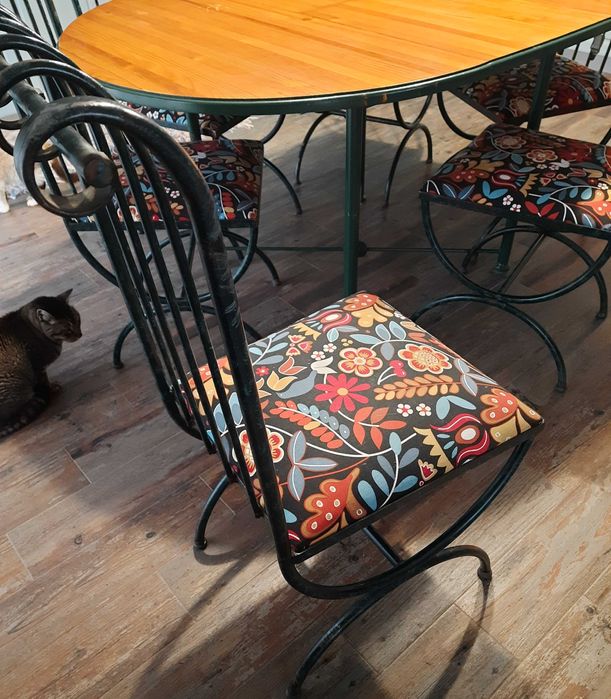 Mesa de madeira + 6 cadeiras