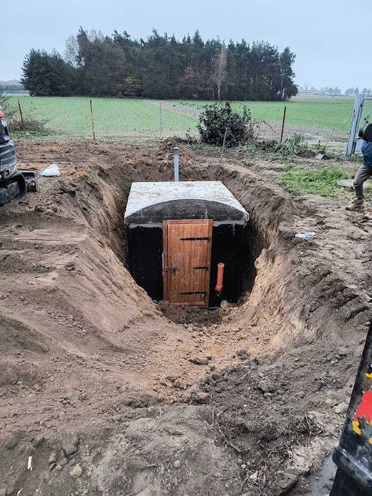 Betonowa piwniczka ogrodowa bunkier ziemianka spiżarka piwnica, schron
