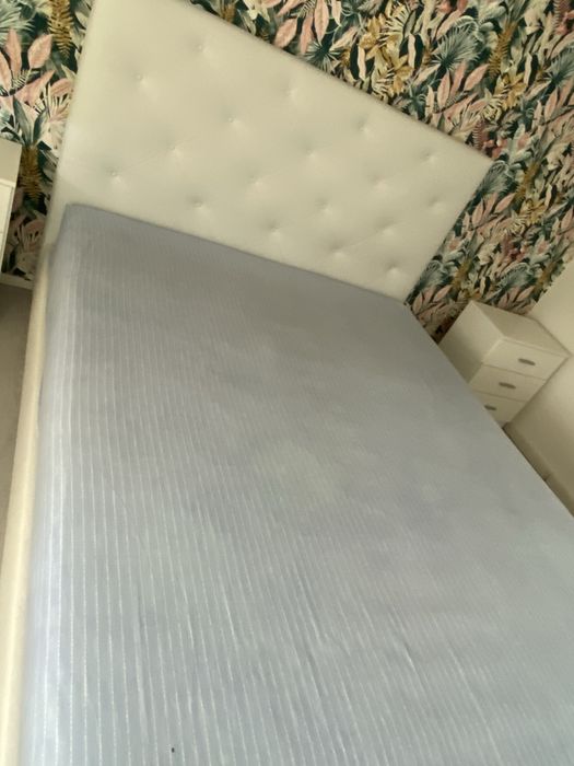 Mobilia de quarto branca