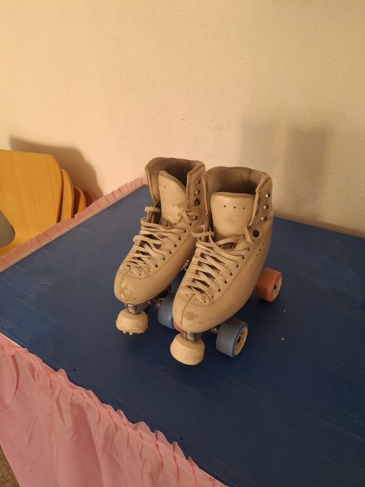 Patins para patinagem artistica.