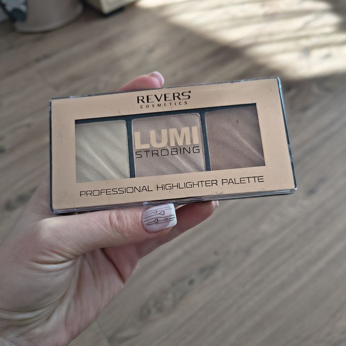 Piękne cienie do powiek revers cosmetics