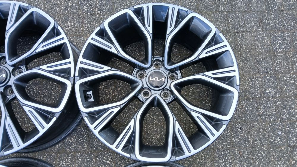 19"  Kia Stinger  Oryginal 5x114,3  8j  8,5j   Super Stan z czujnikami tpms