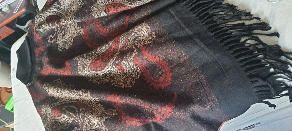 Stylowe poncho z golfem w turecki wzor. Nowe bez metki.