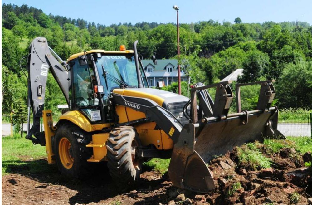 wywóz gruzu, odpadów budowlanych, sprzątanie działek, transport HDS