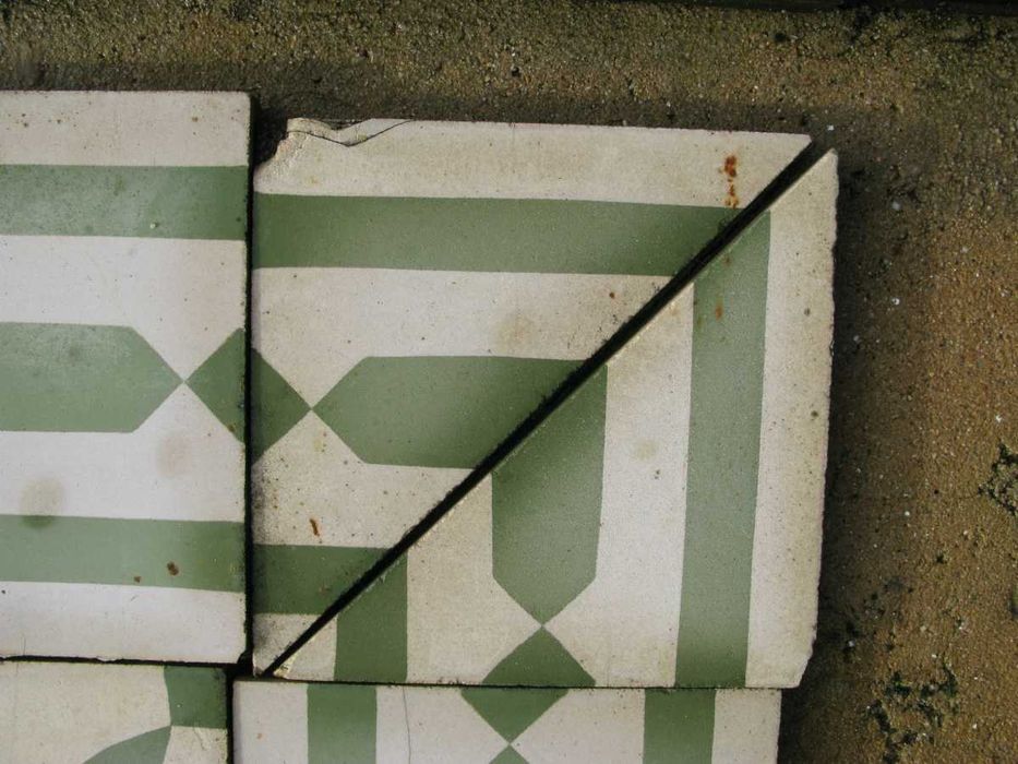 Mosaicos hidráulicos verdes e brancos