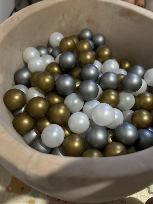 Сухий басейн з кульками