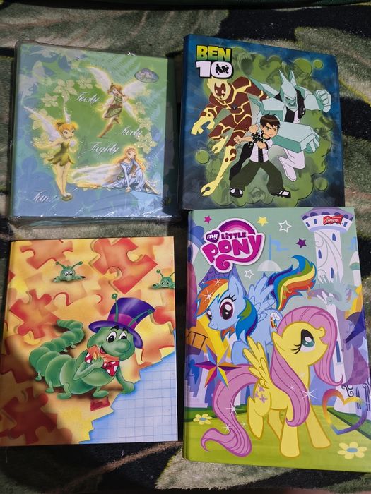 4 nowe segregatory, komplet