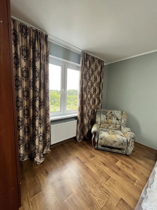 Здам двокімнатну квартиру на п’ятому поверсі біля метро