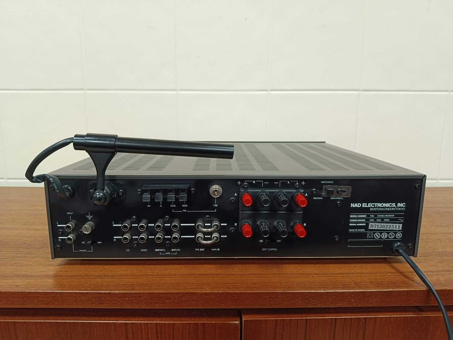 Amplituner NAD Stereo Receiver 7130