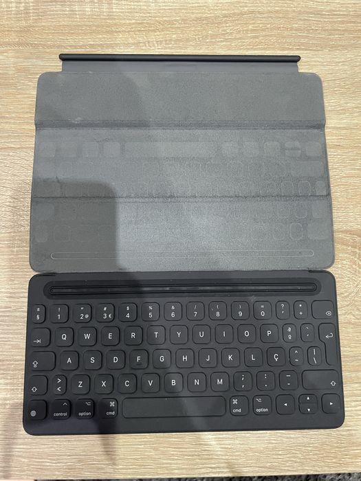 iPad Air 3rd Generation 64 GB with Original Apple Keyboard64168926814595122