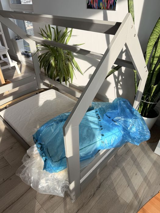 Lozeczko lozko domek dla dziecka niskie samodzielne montessori  spanie