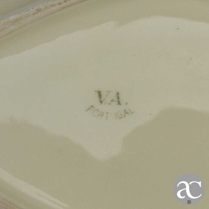 Azeitoneira em Porcelana Vista Alegre com fio dourado