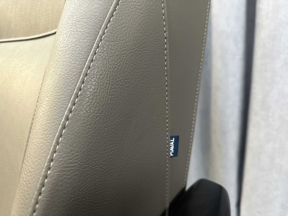 Сіре м'яке шкіряне крісло-реклайнер з підніжкою/шкіряні крісла/меблі