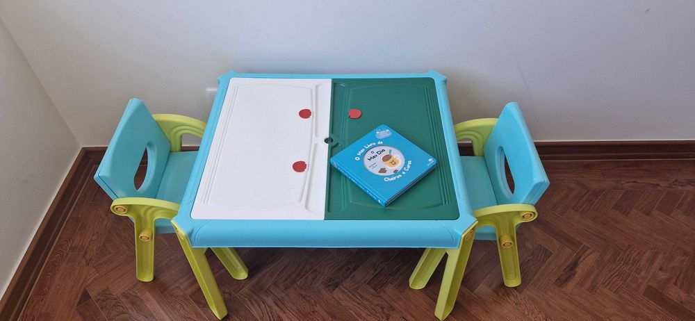 Mesa e cadeiras de criança da Imaginarium