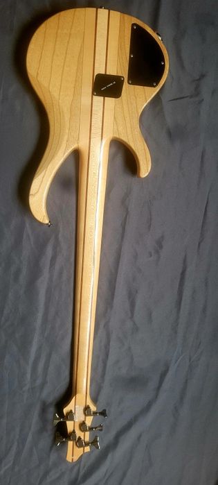 Gitara basowa Ibanez BTB675, 5 strun NTB