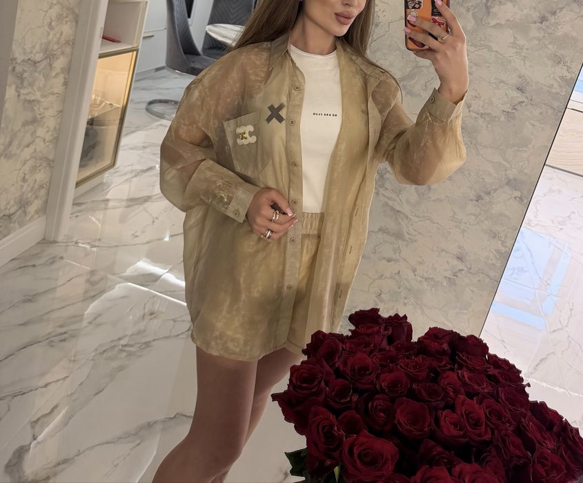 Бежевый костюм люкс бренд