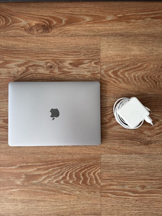 MacBook Pro 2017 - 13” / Intel Core i5 / 256GB