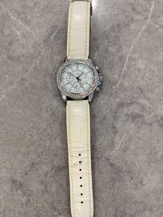 Продам женские наручные часы