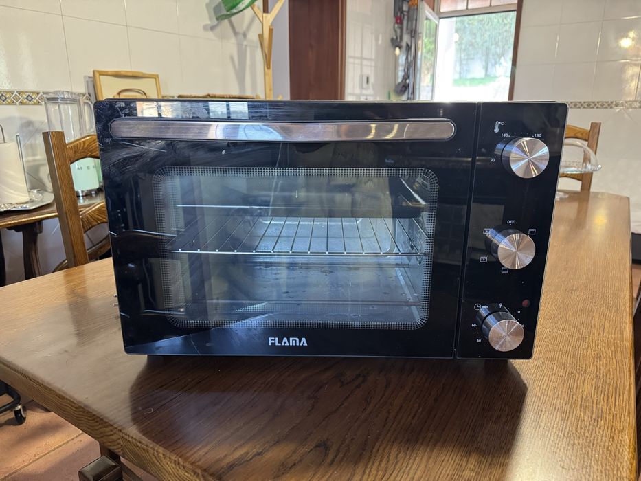 Forno pequeno da marca Flama
