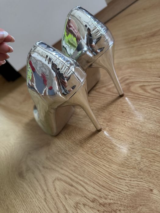 Sprzedam nowe szpilki!